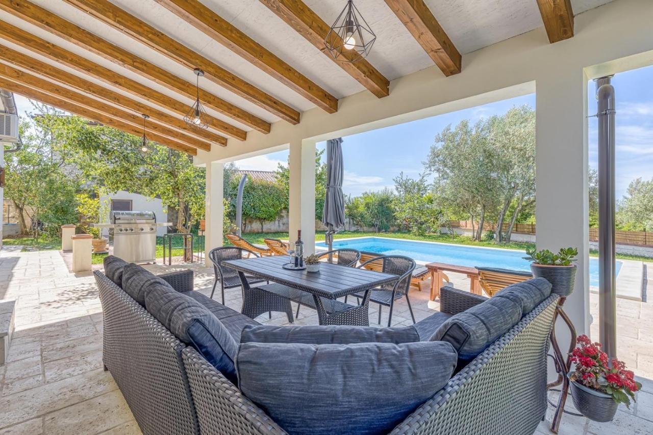 Villa Agatta With Private Pool Smoljanci 외부 사진
