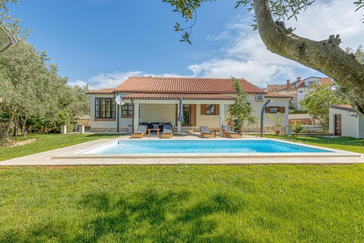 Villa Agatta With Private Pool Smoljanci 외부 사진