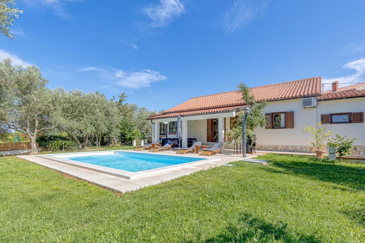 Villa Agatta With Private Pool Smoljanci 외부 사진